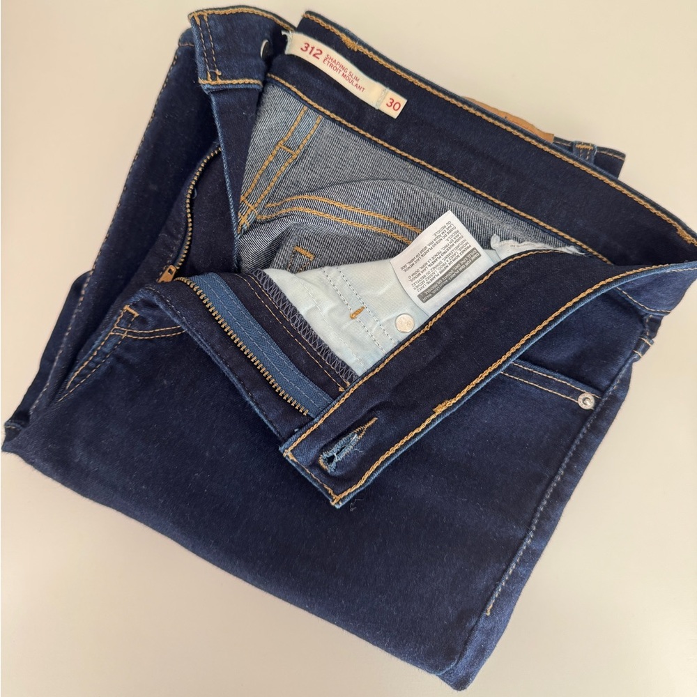 Levi’s shaping slim jeans